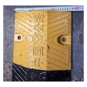 瀘州批發減速帶 	 升降柱路障機  反恐防撞路障機 橡膠減速帶  鑄鋼減速帶