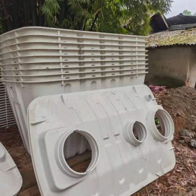 四川南充玻璃鋼模壓2立方農村化糞池 三格化糞池廠家直銷