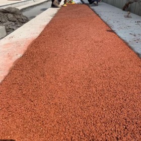 重慶市九龍區彩色透水混凝土生產廠家  彩色透水混凝土材料生產廠家  壓花地坪材料生產廠家 透水混凝土粘接劑報價 量大送貨到工地