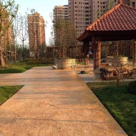 眉山市彩色壓花地坪 藝術壓膜混凝土  水泥壓花道路  壓膜混凝土材料廠家批發   彩色強化劑材料批發  壓花地坪施工