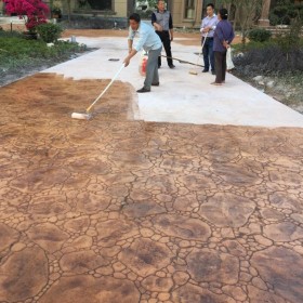 重慶市南岸區壓膜混凝土 彩色壓印地面廠家 混凝土壓模材料 水泥壓花路面報價  壓花地坪材料彩色強化劑   壓膜混凝土脫模劑  廠家材料批發