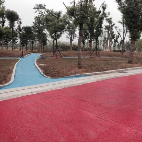 安陽(yáng)市  彩色透水混凝土地坪 透水混凝土路面材料生產(chǎn)廠家 歡迎到廠參觀