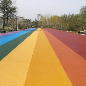 曲靖市人行道透水混凝土 彩色透水混凝土道路 透水混凝土施工價格 彩色透水混凝土材料生產廠家 壓模混凝土材料廠家