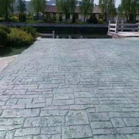 南川區(qū) 壓膜混凝土材料廠家 水泥壓印 壓花地坪材料廠家批發(fā) 彩色強化劑廠家 免費指導施工 送貨到工地