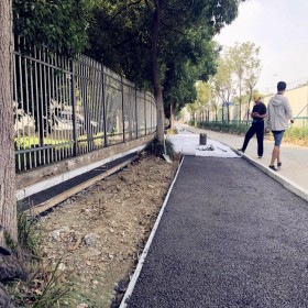 彩色透水混凝土 透水混凝土罩面噴涂 無砂透水混凝土添加劑價格 廠家現貨 全國施工